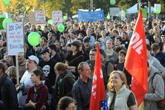 Demonstration Auf dem Bild sehen Sie ein eine Menschenmenge auf einer Demonstration