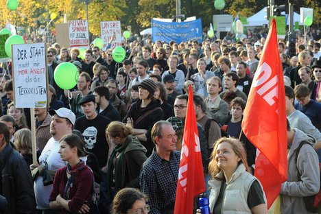 Demonstration Auf dem Bild sehen Sie ein eine Menschenmenge auf einer Demonstration